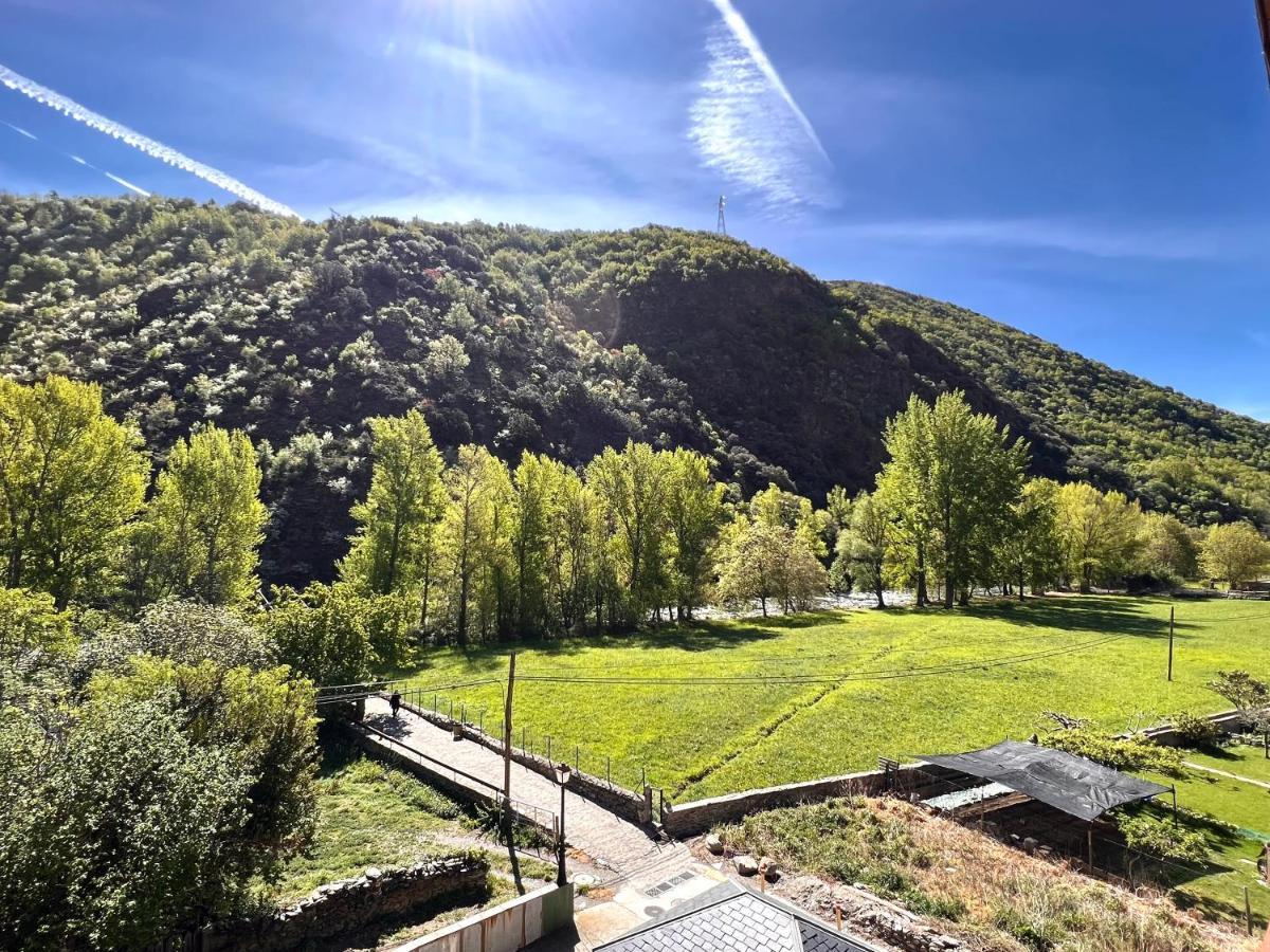 Apartament La Noguera - L'Amfitriona Rialp Buitenkant foto